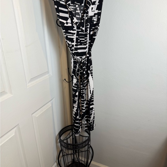 Enfocus Studio Black and White Ruched Sheath Dress - Picture 5 of 10